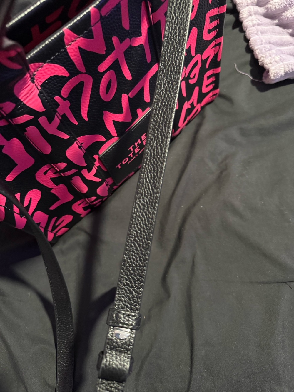 Marc Jacobs The Tote Bag Black with Hot Pink Graffiti Print - Picture 7 of 12